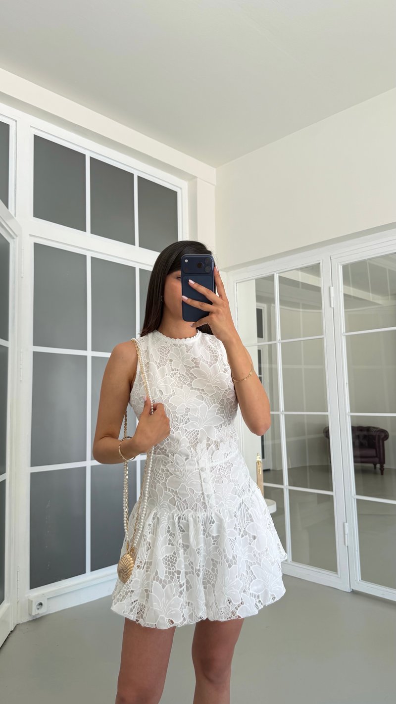 Beyaz Çiçek Brodeli İPKYL Premium Mini Elbise GAUS-01734
