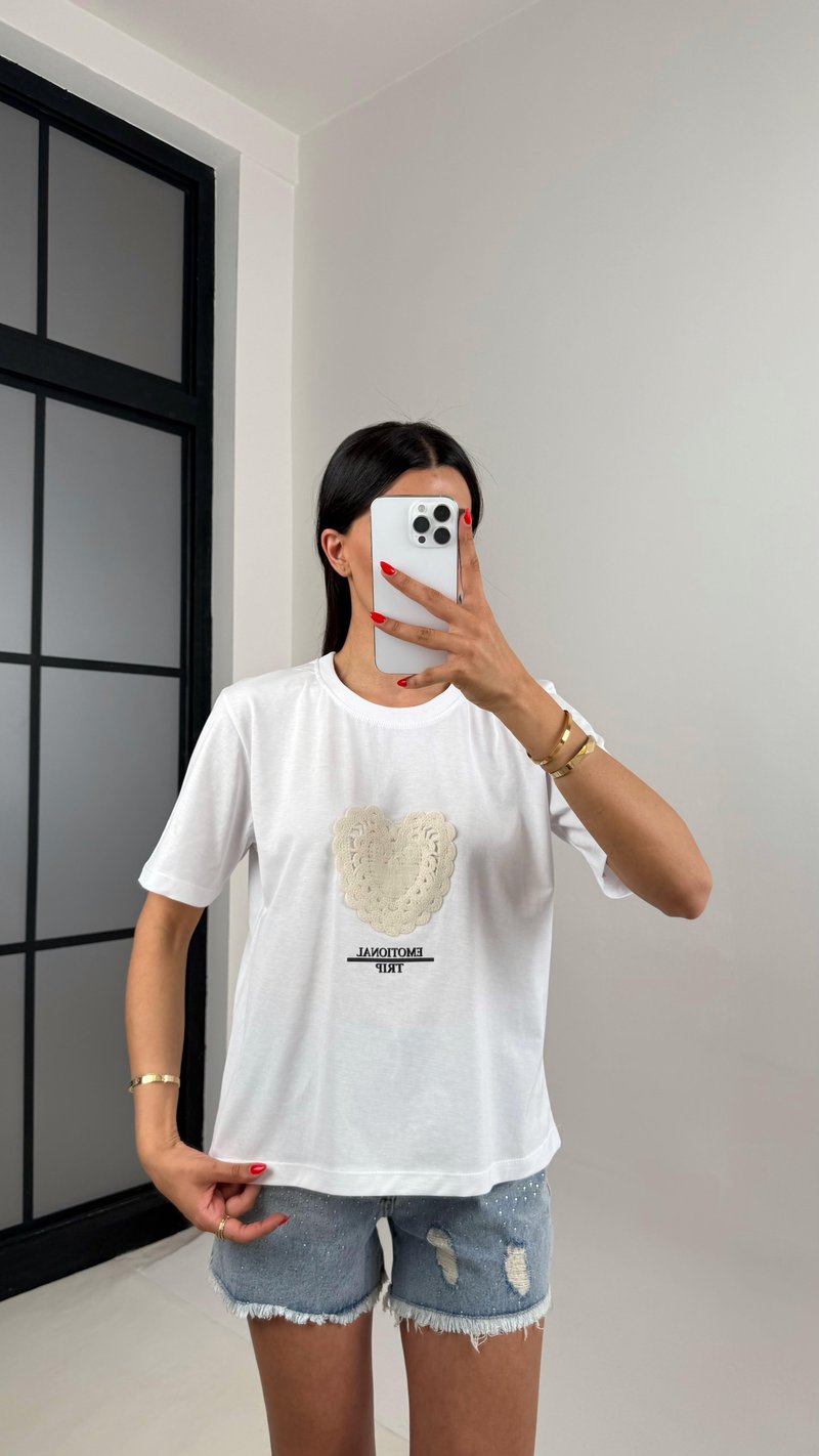 Beyaz Kalp Nakışlı Tshirt Gaus00505