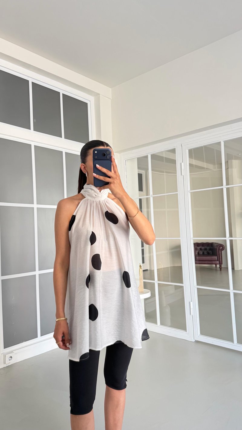 Beyaz Dik Yaka Puantiyeli Bluz GAUS-01702