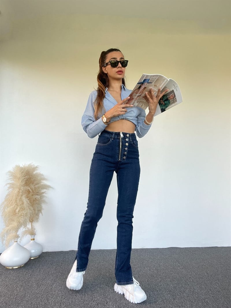 Koyu Mavi Düğmeli Yırtmaçlı Jean