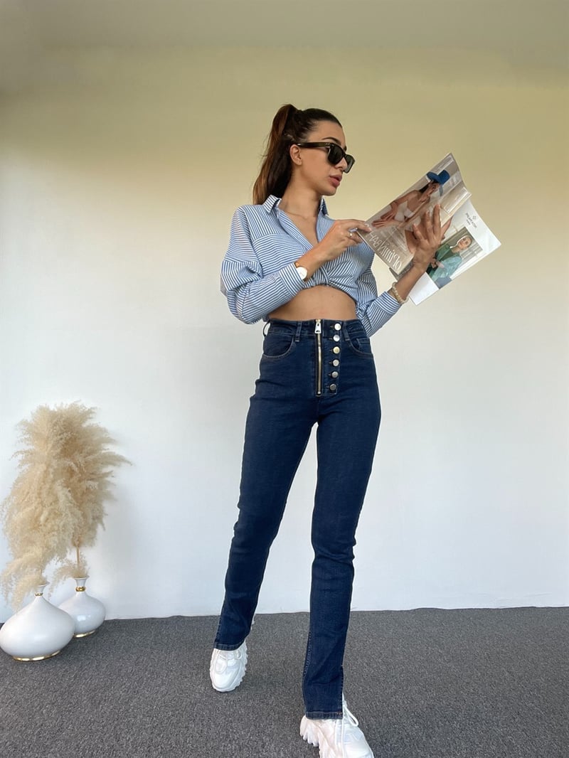 Koyu Mavi Düğmeli Yırtmaçlı Jean