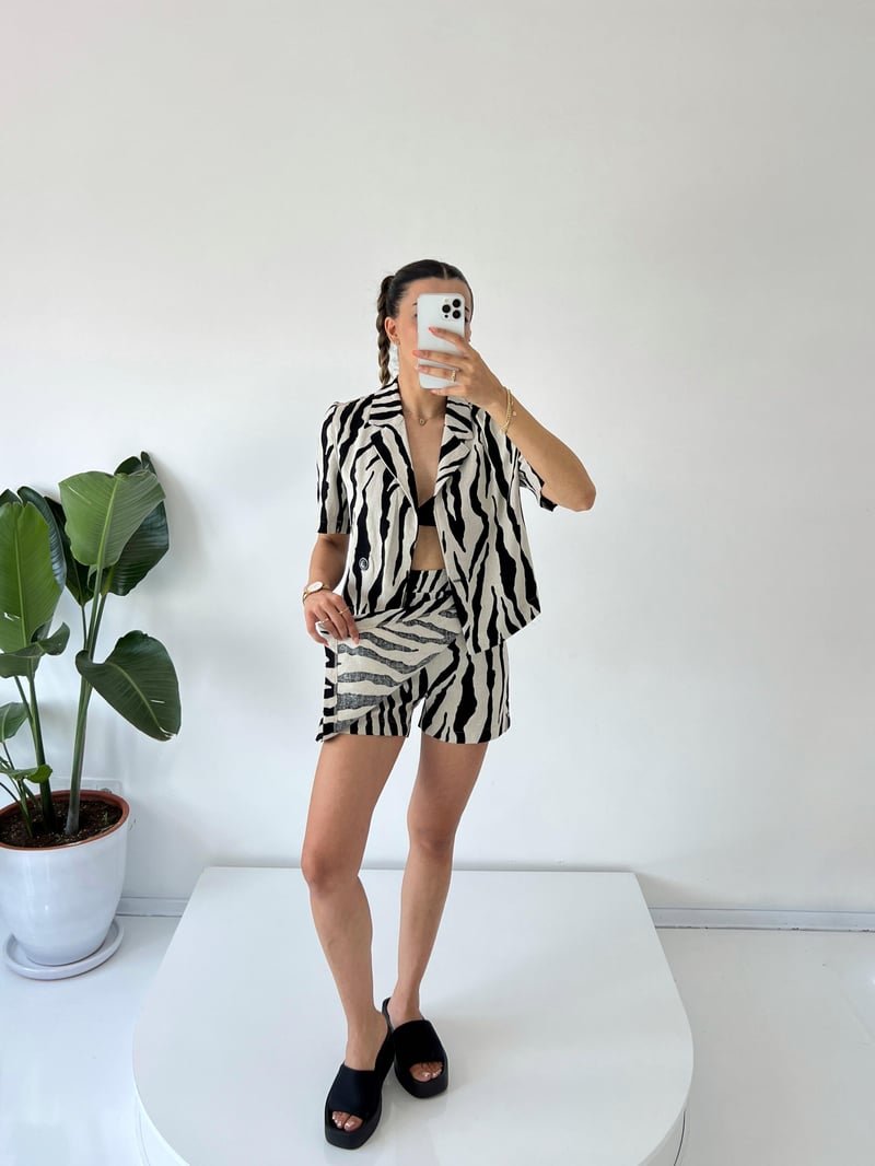 Lindea Zebra Desenli Şort Etekli Ceketli İkili Takım