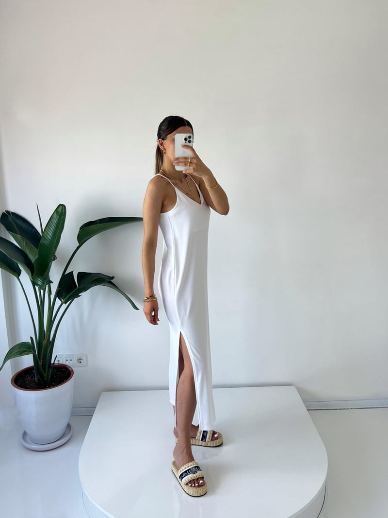 Lulia Beyaz Yırtmaçlı Elbise 
