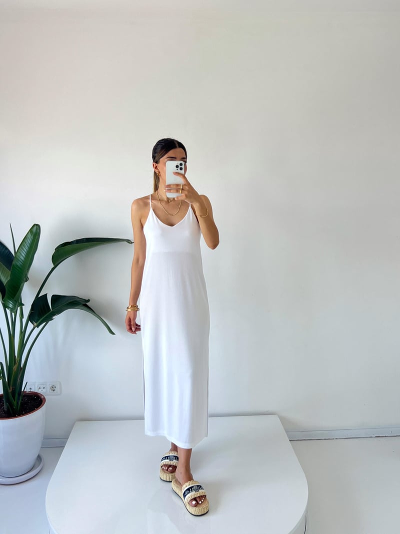 Lulia Beyaz Yırtmaçlı Elbise 