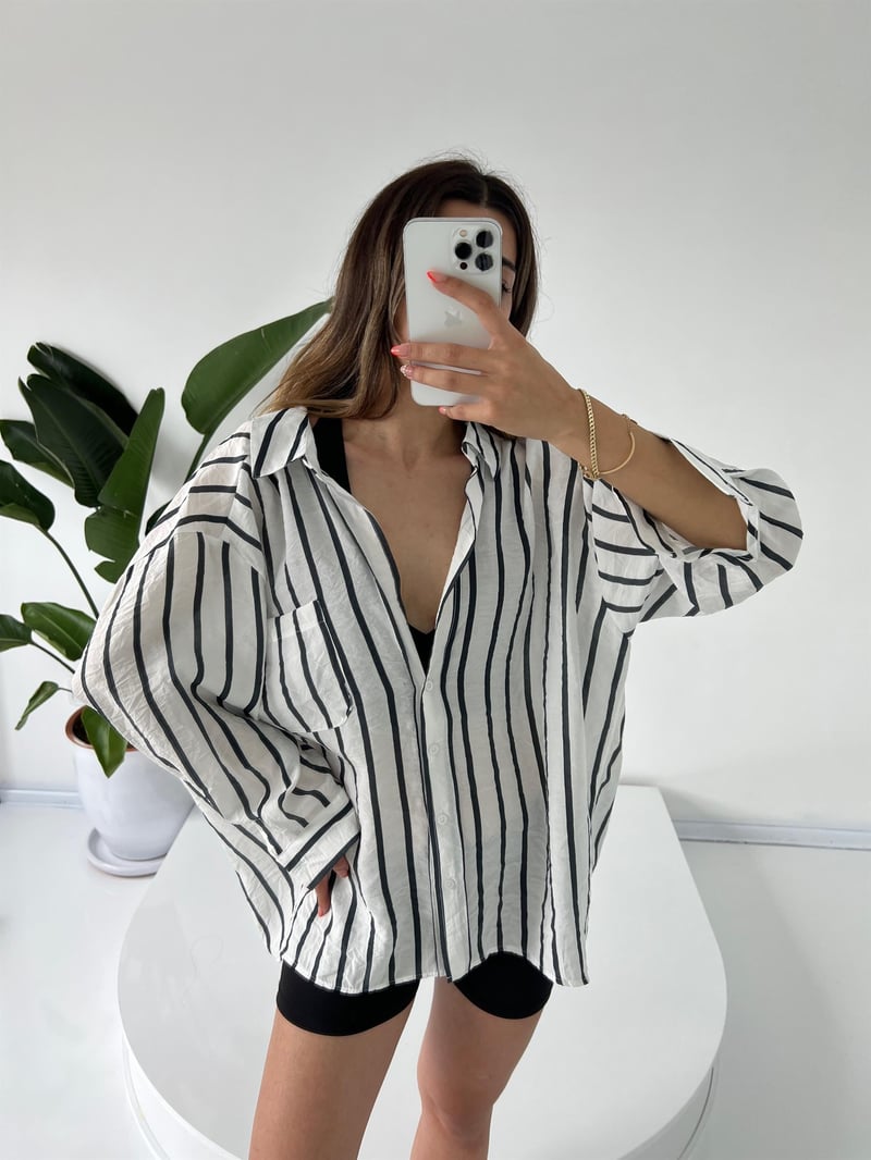 Nidale Beyaz Siyah Çizgili Oversize Gömlek 