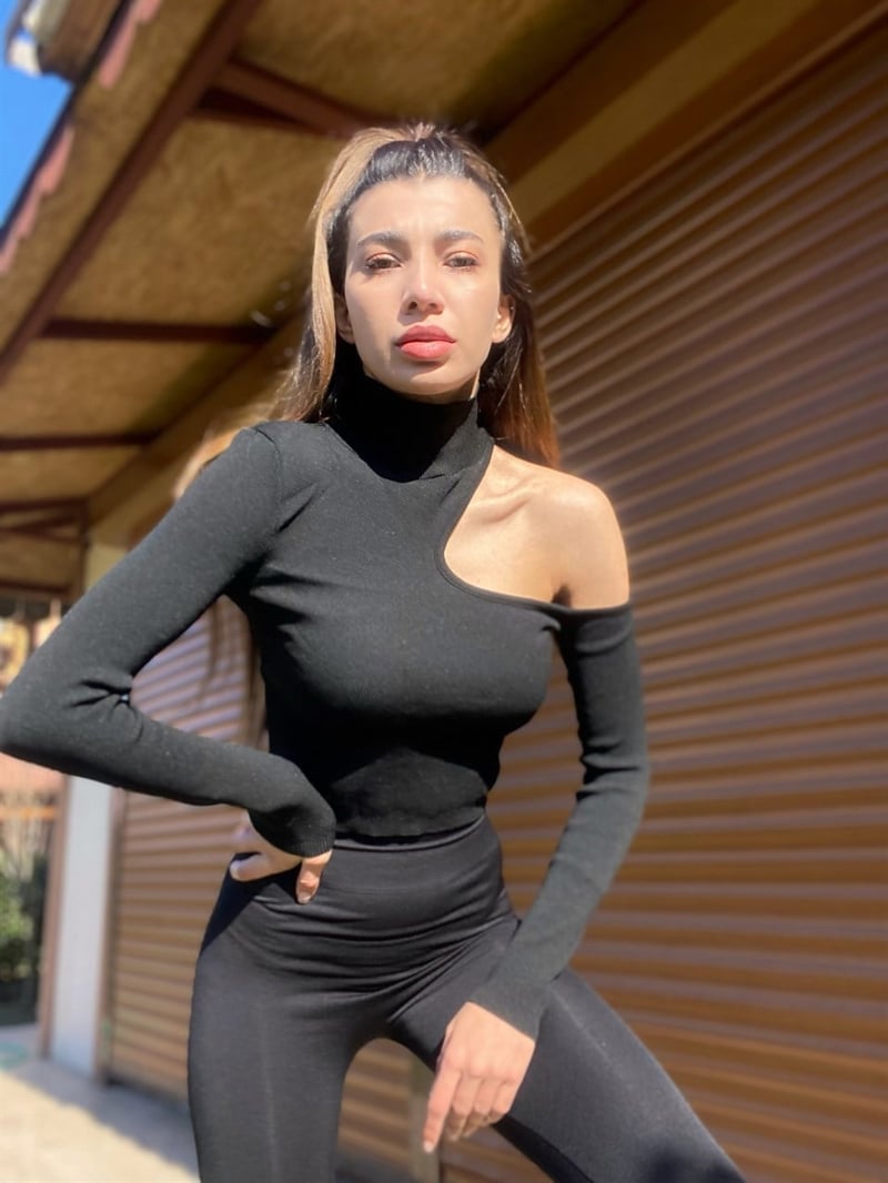 Orijinal Marka Omuz Dekolteli Crop Bluz 