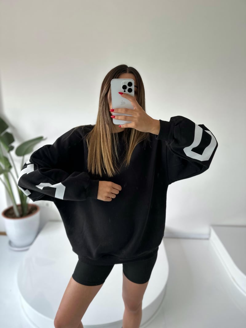 Siyah Arkası Baskılı Oversize Sweatshirt