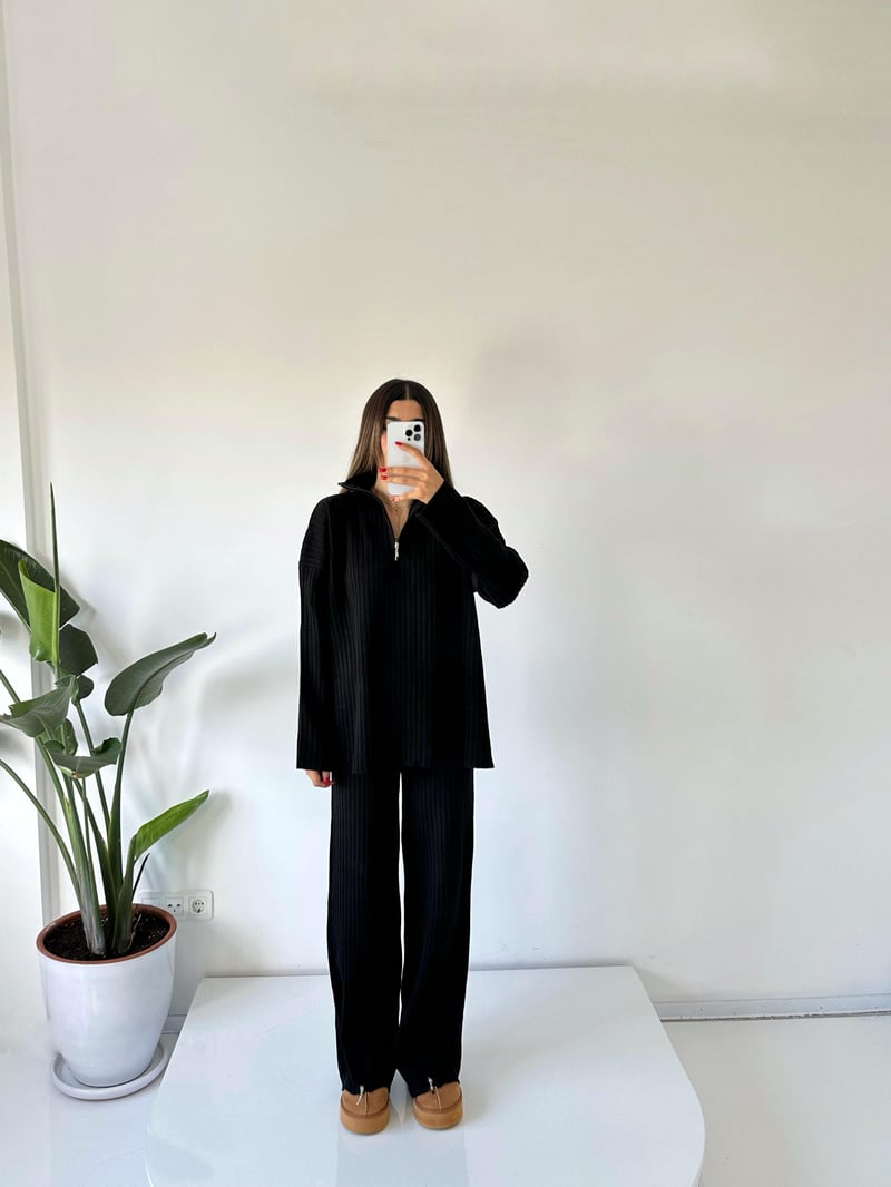 Siyah Fermuar Detaylı Triko İkili Takım