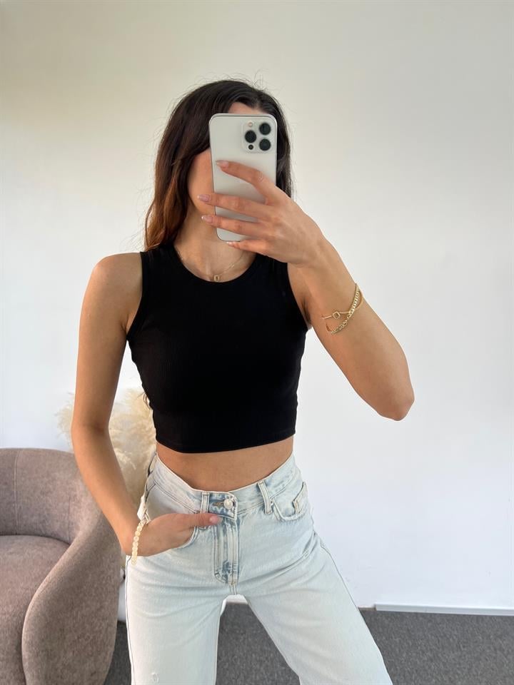 Siyah Halter Crop 
