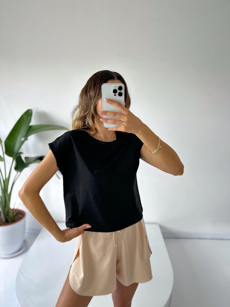 Siyah Kol Katlamalı Basic Tshirt