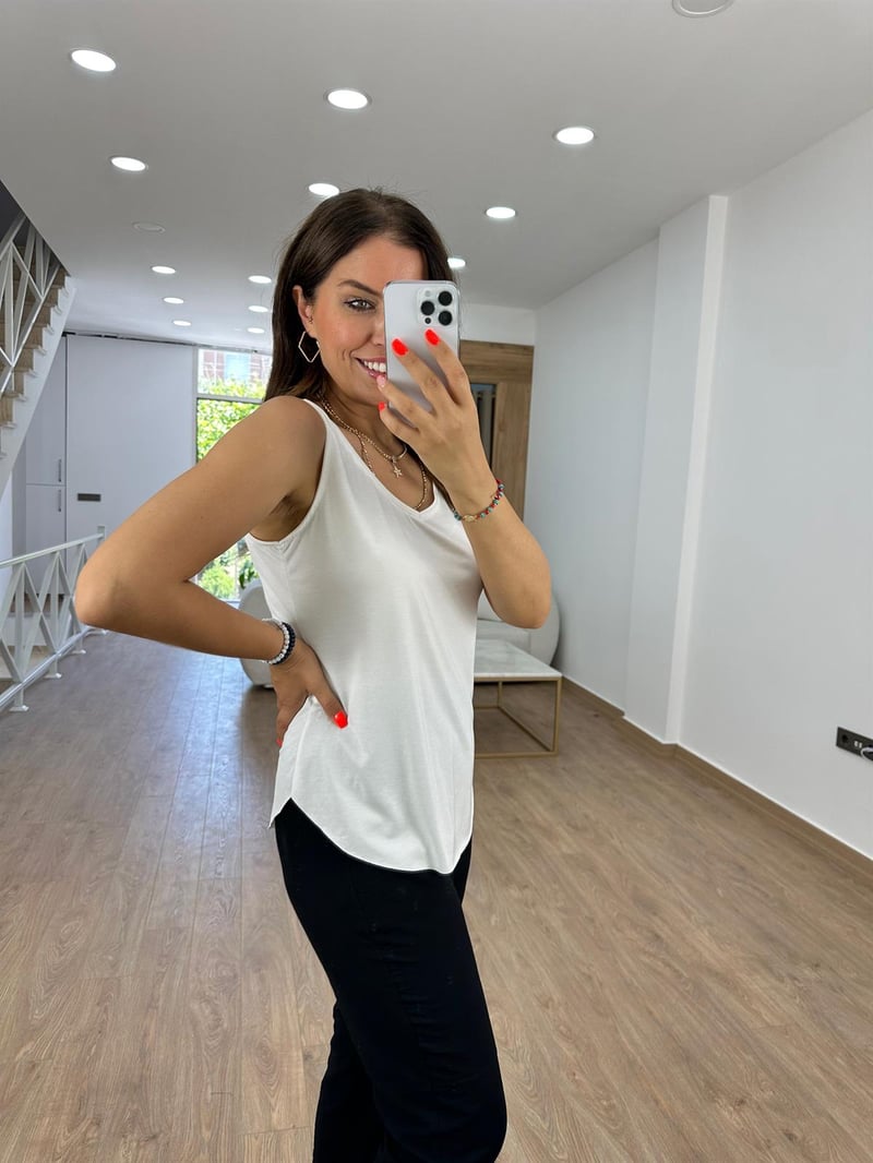 %100 Modal V Yaka Basic Tişort Ekru