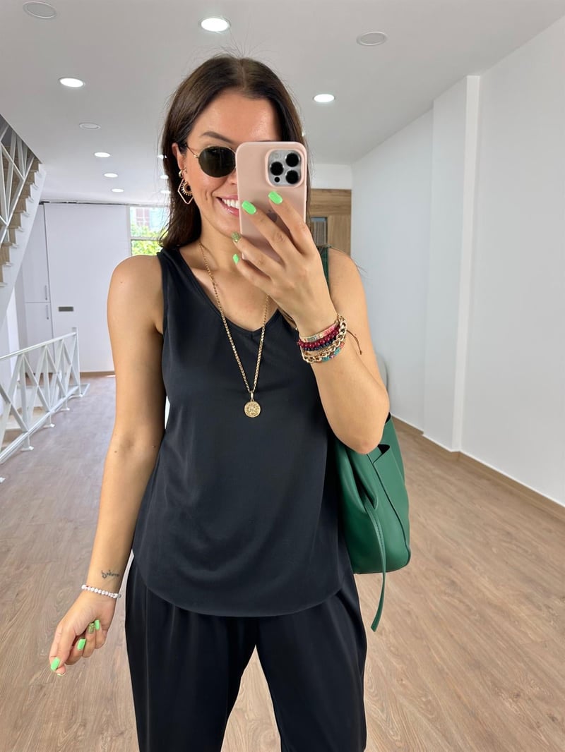 %100 Modal V Yaka Basic Tişört Siyah 