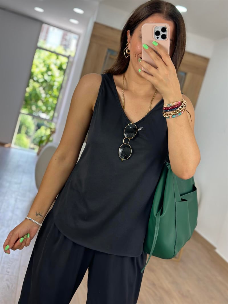 %100 Modal V Yaka Basic Tişört Siyah 