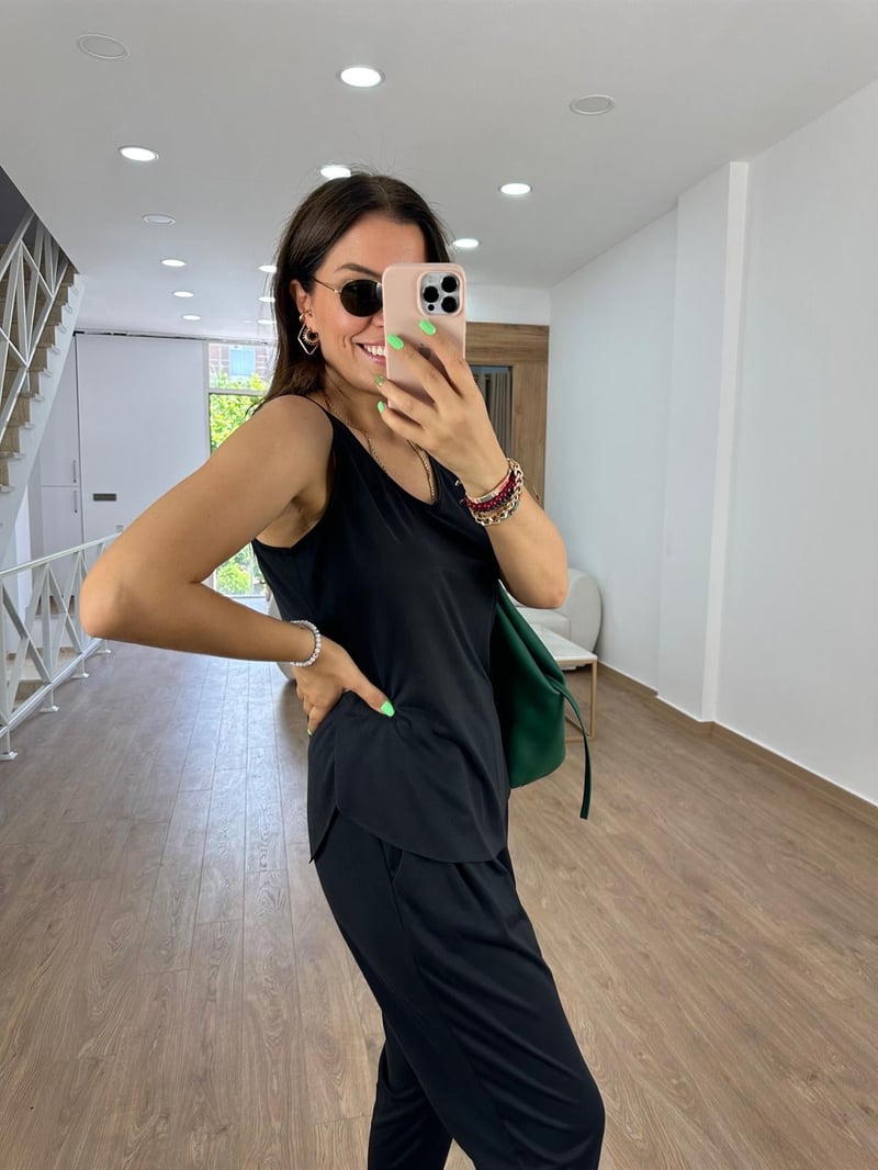 %100 Modal V Yaka Basic Tişört Siyah 