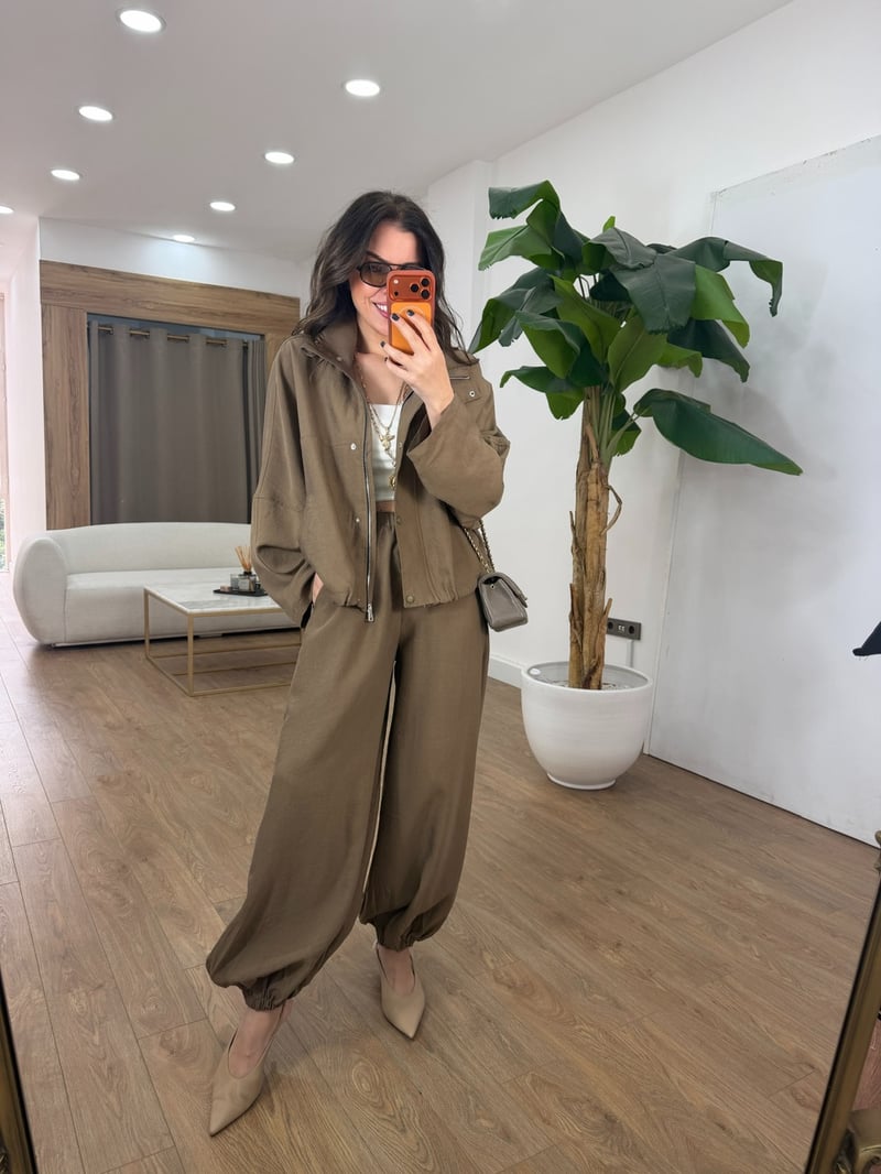 Dik Yaka Fermuarlı Premium Takım - Vizon