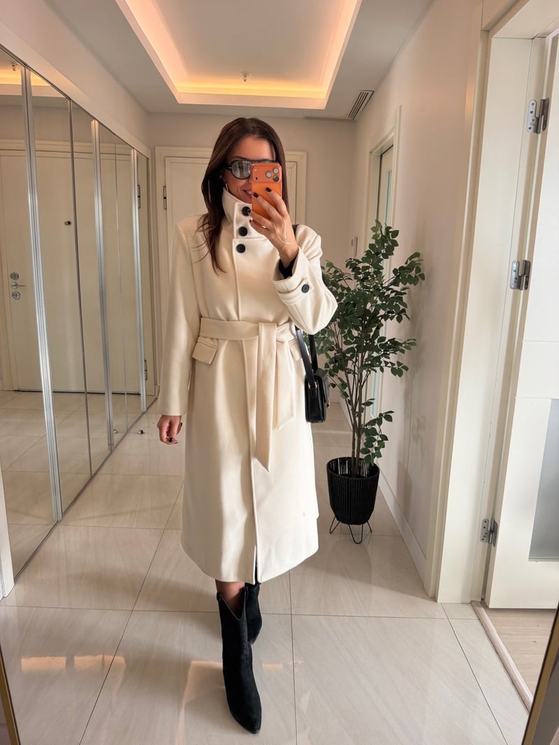Üç Düğmeli Dik Yaka Kaban-Ekru