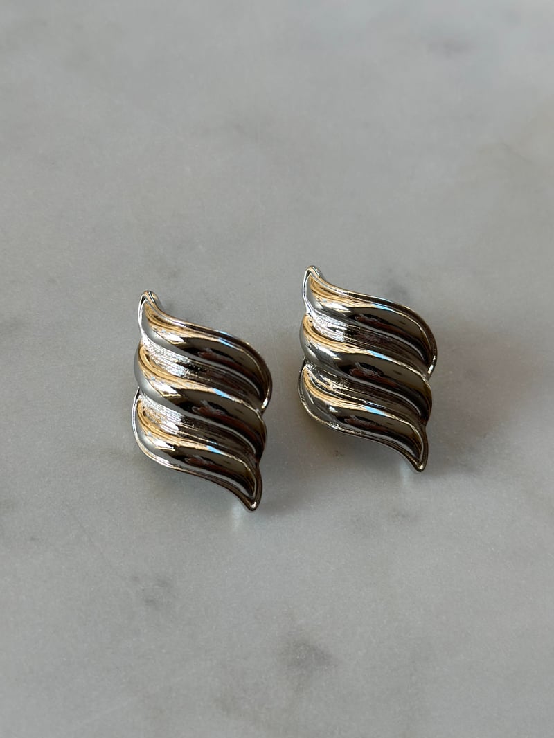 Asimetrik Çizgili Silver Küpe
