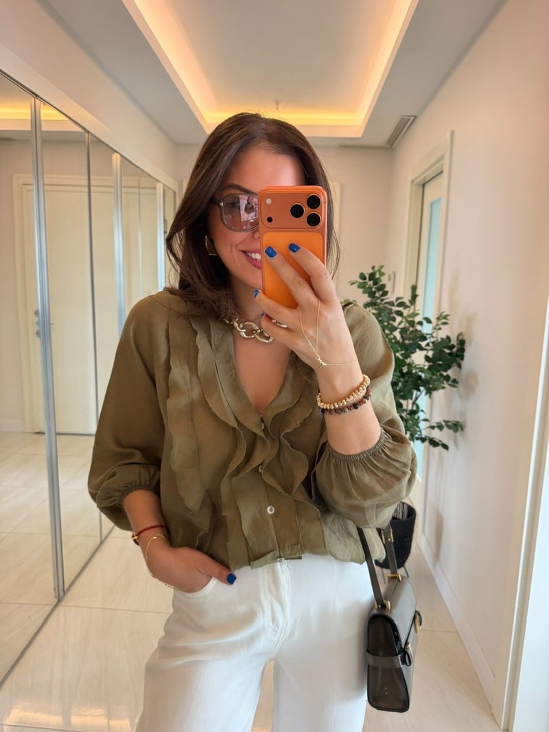 Süs Düğmeli Fırfırlı Tensel Bluz-Olive