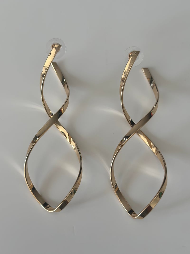Kıvrımlı Uzun Gold Küpe 8,5cm