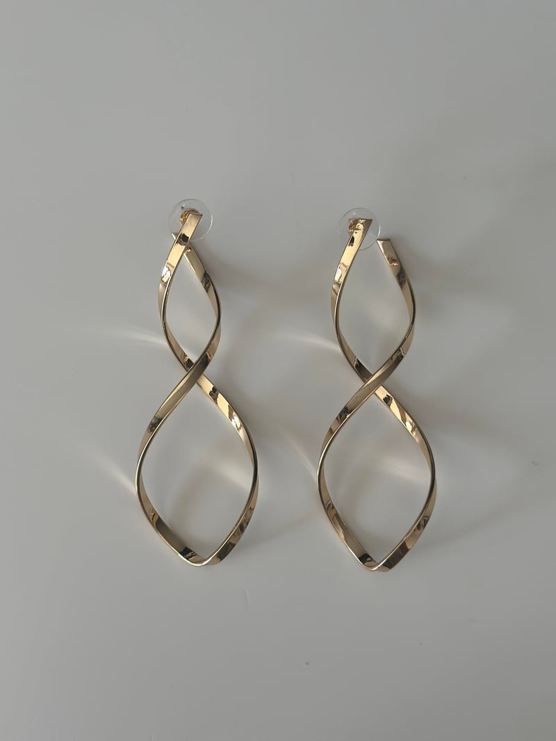Kıvrımlı Uzun Gold Küpe 8,5cm
