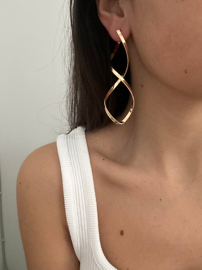 Kıvrımlı Uzun Gold Küpe 8,5cm