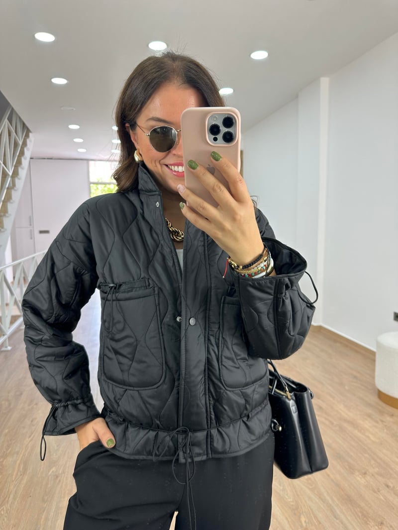 Marka Model Kapitone Mont-Siyah