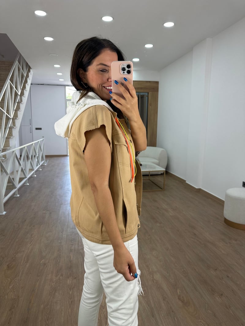 Marka Model Kapüşonlu Tasarım Yelek-Camel