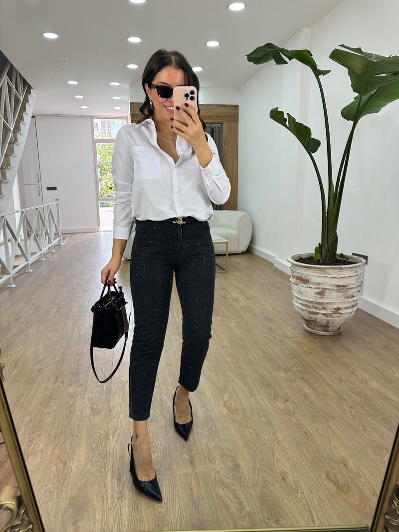 Marka Model Önü Taşlı Jean
