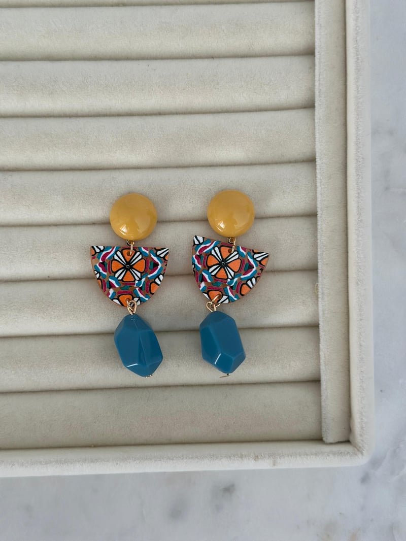 Marka Model Tasarım Renkli Küpe
