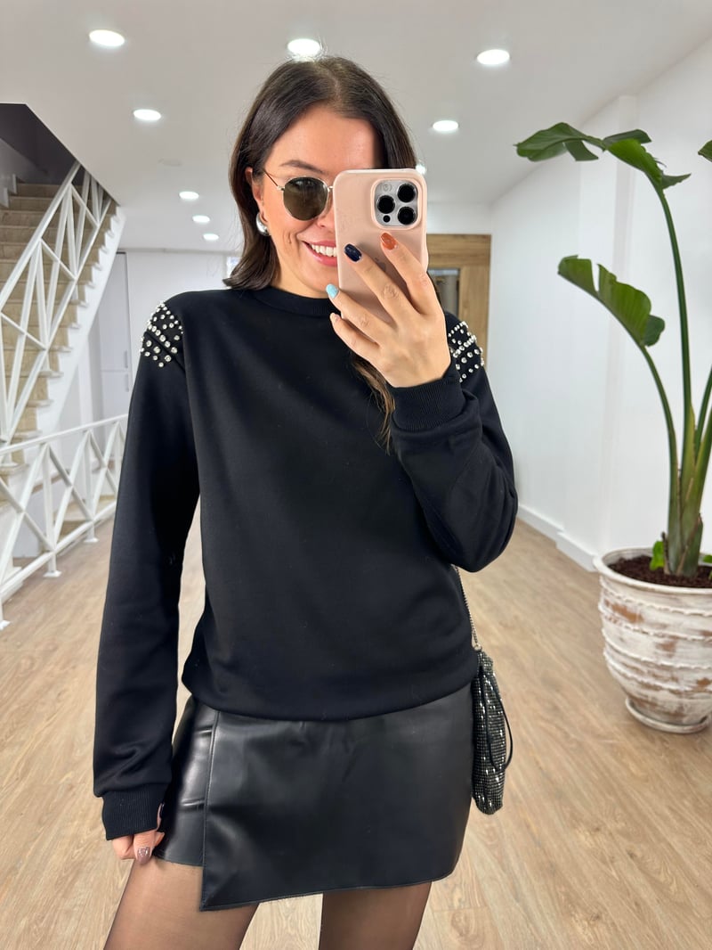 Omuzları Taşlı Sweatshirt