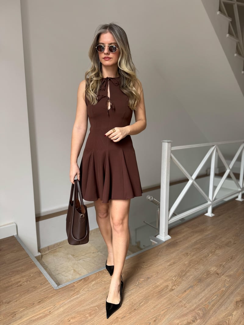 Önü Bağcıklı Volanlı Mini Elbise - Kahverengi