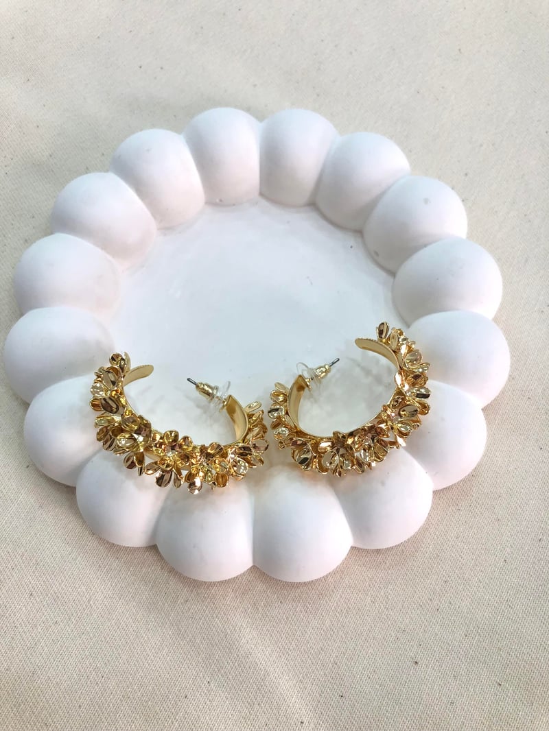 Sıralı Çiçek Tasarım Gold Küpe