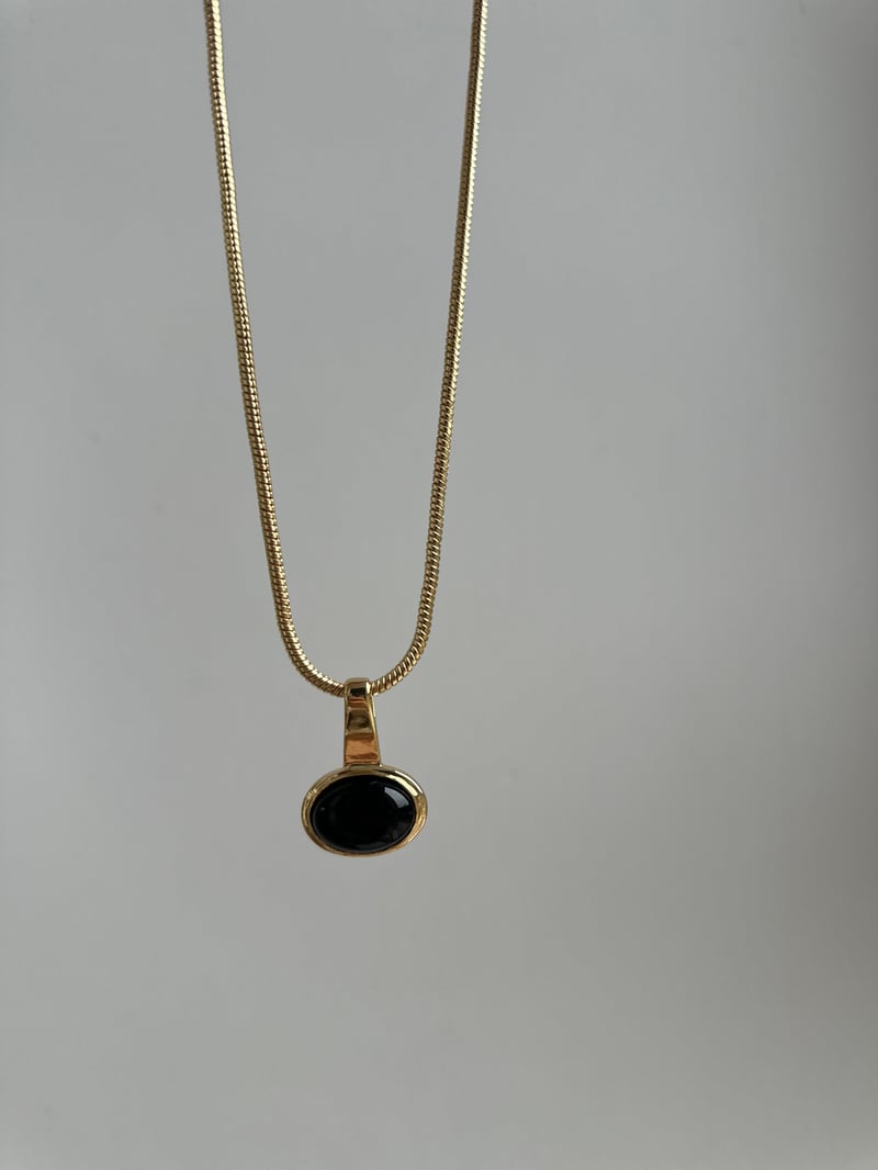 Siyah Taşlı Gold Kolye