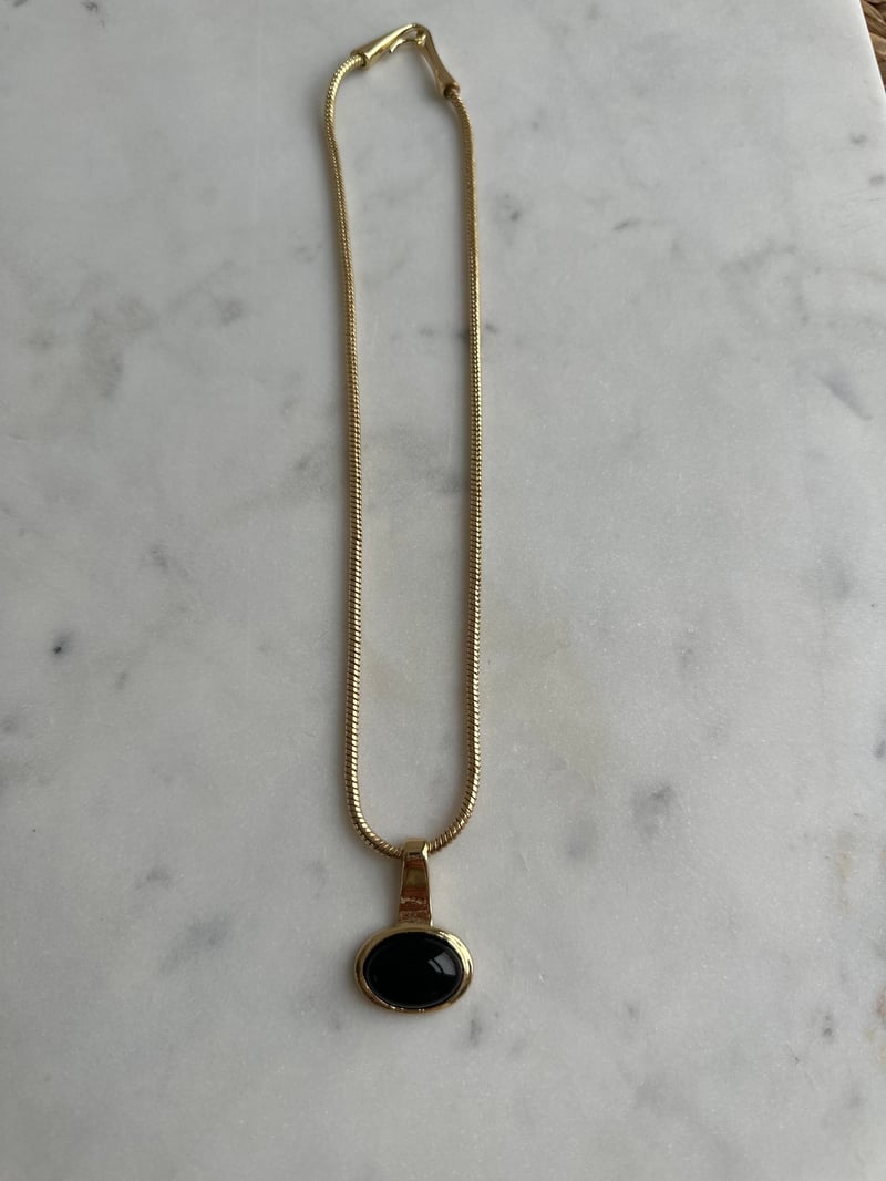Siyah Taşlı Gold Kolye