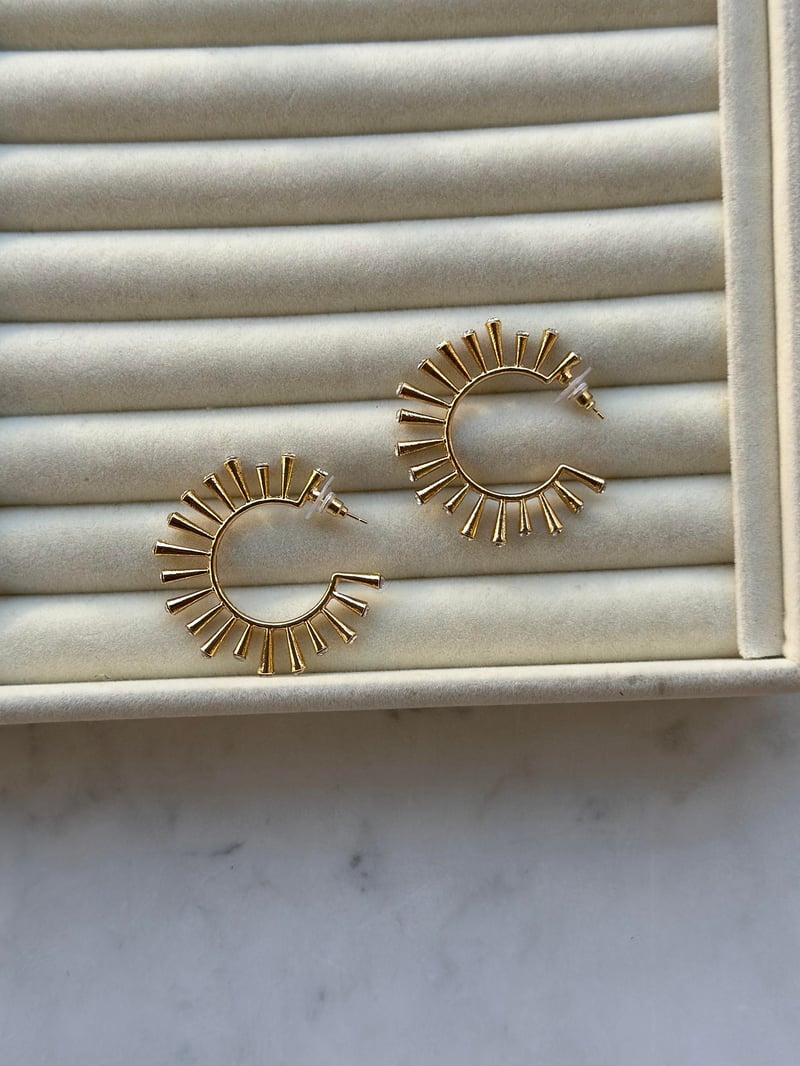 Taşlı Çubuklu Halka Gold Küpe 4cm