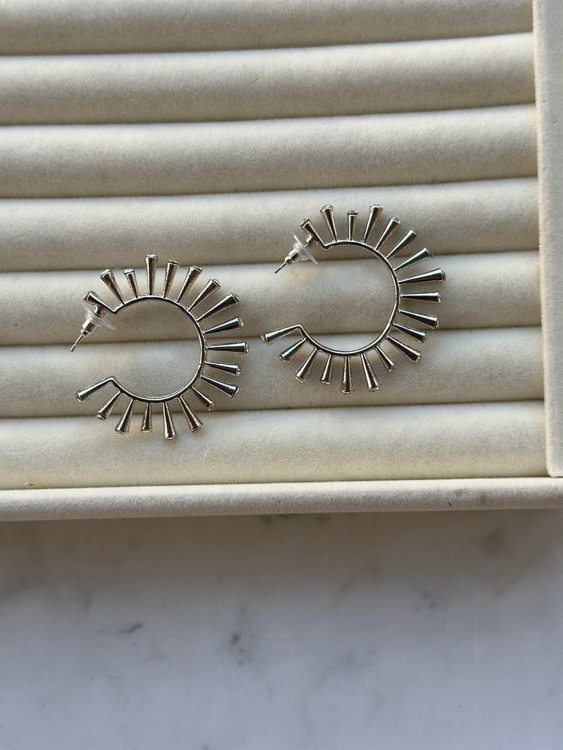 Taşlı Çubuklu Halka Silver Küpe