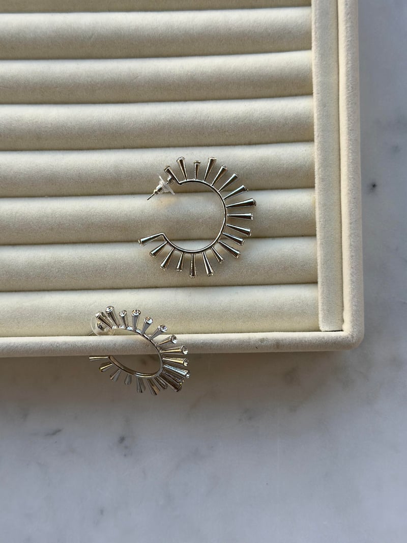Taşlı Çubuklu Halka Silver Küpe