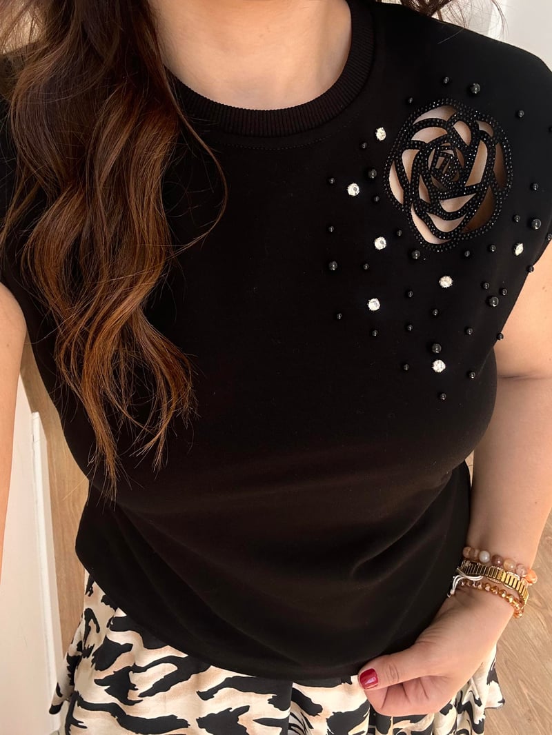 Taşlı Gül Detaylı Vatkalı Bluz
