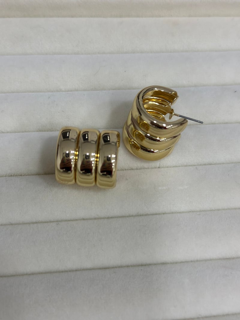 Üç sıra gold halka küpe