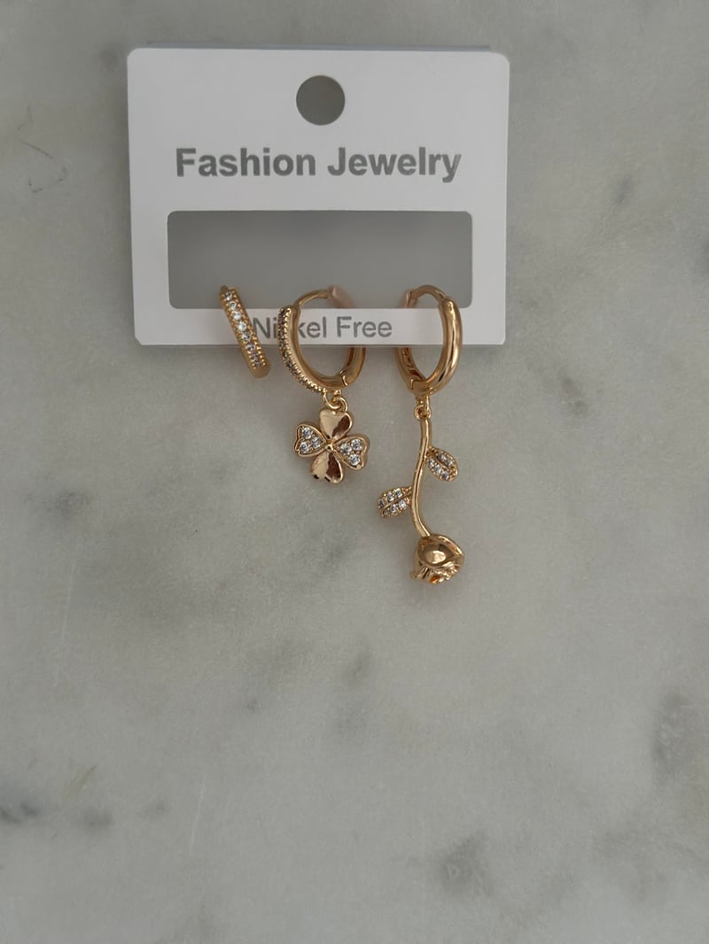 Üçlü Zirkon Gül Tasarım Küpe Gold
