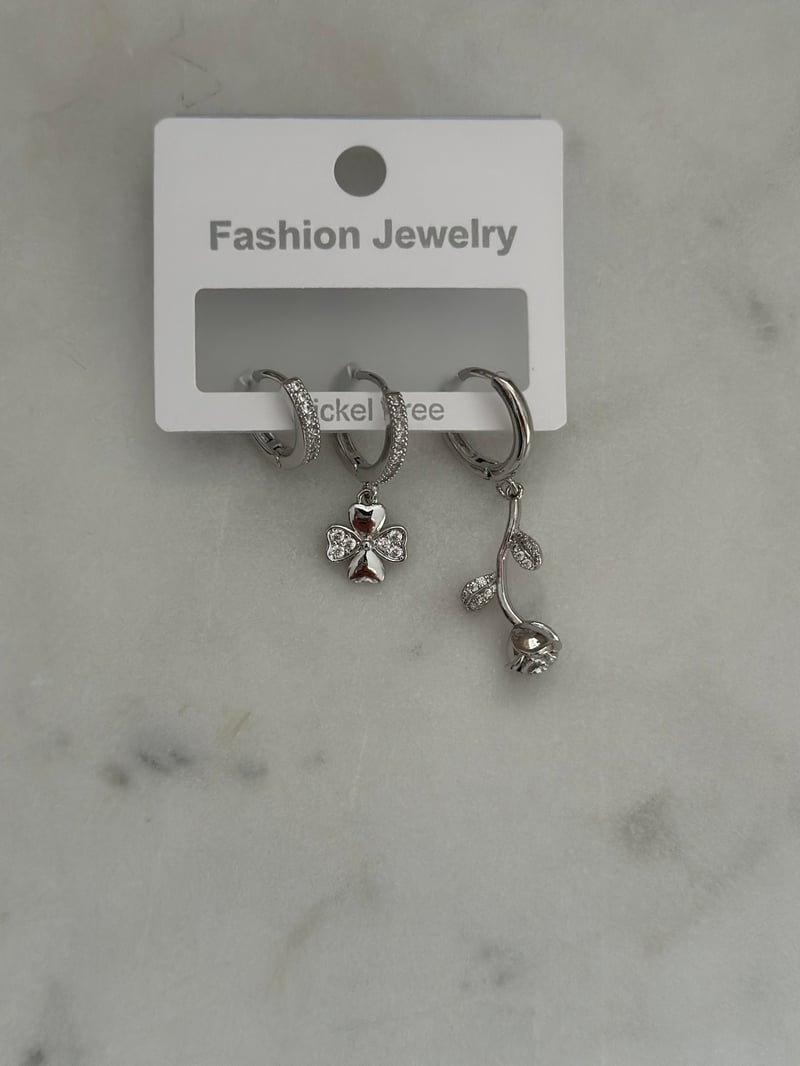 Üçlü Zirkon Gül Tasarım Küpe Silver