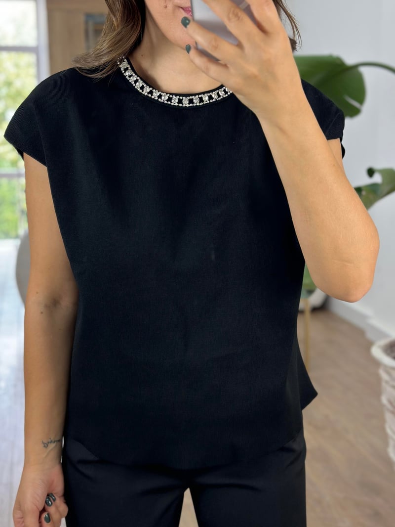 Yakası Taşlı Çelik Örme Triko