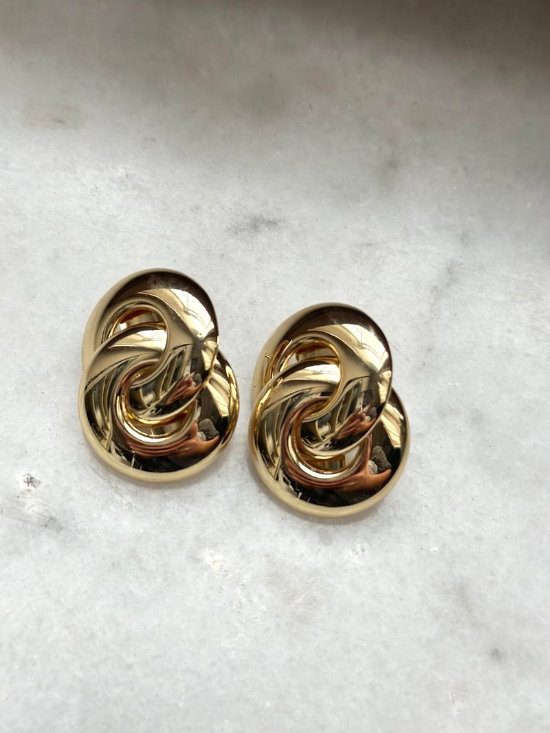 Yuvarlak Geçmeli Gold Küpe