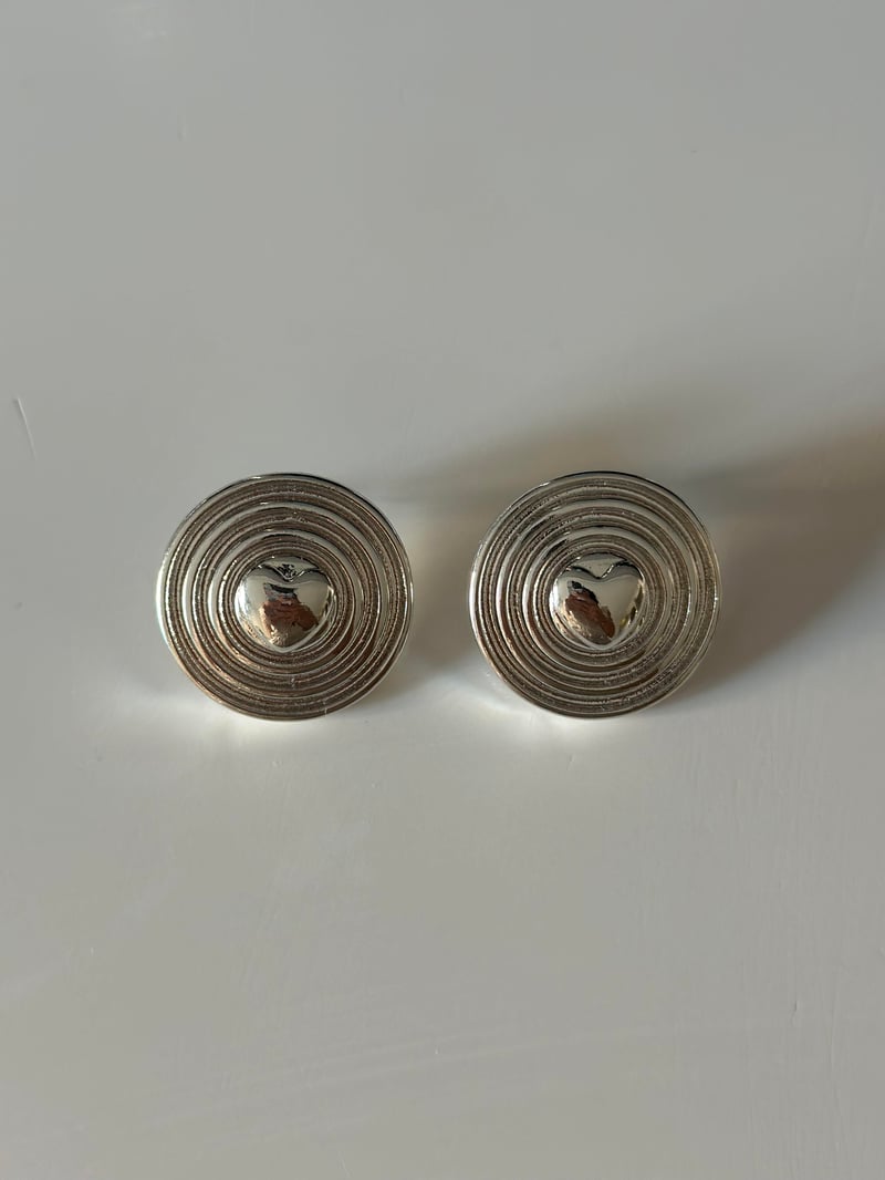 Yuvarlak Silver Ortası Kalp Tasarım Küpe 3cm