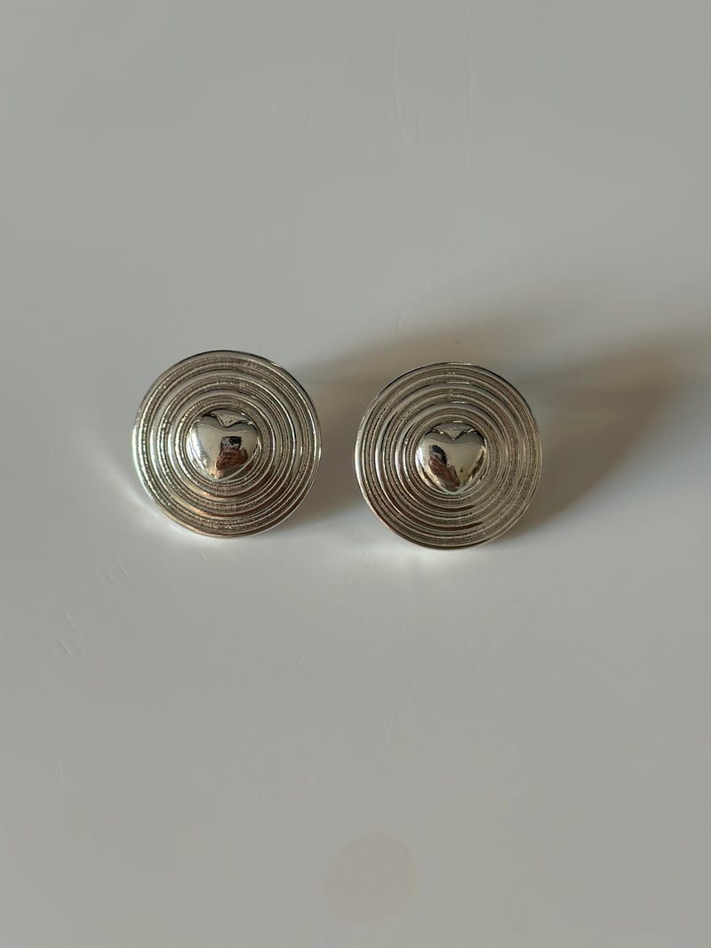 Yuvarlak Silver Ortası Kalp Tasarım Küpe 3cm