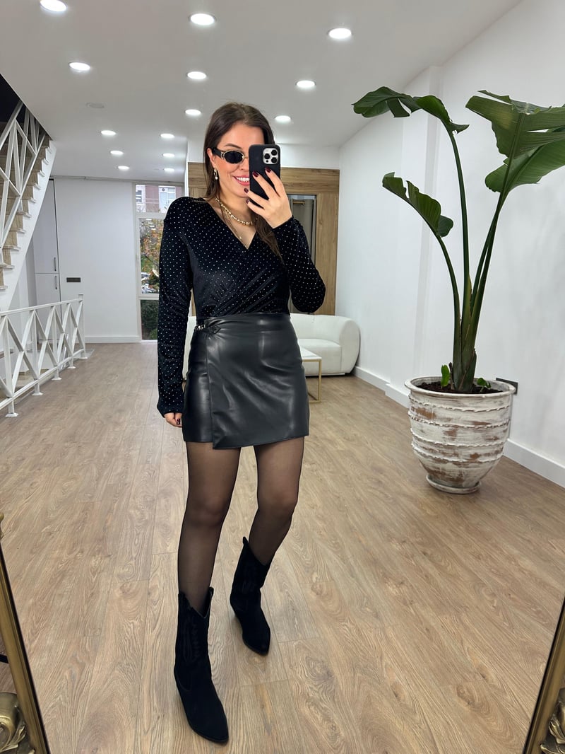 Zımbalı Kadife Bodysuit