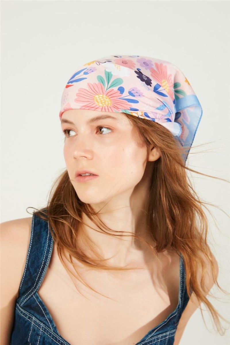 Çiçek Desenli Bebe Mavi Saten Bandana Fular