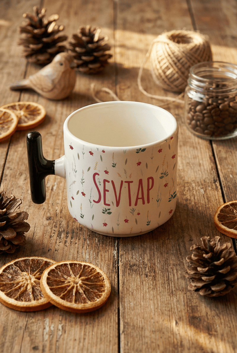 Çiçek Desenli Kişiye Özel T Kupa