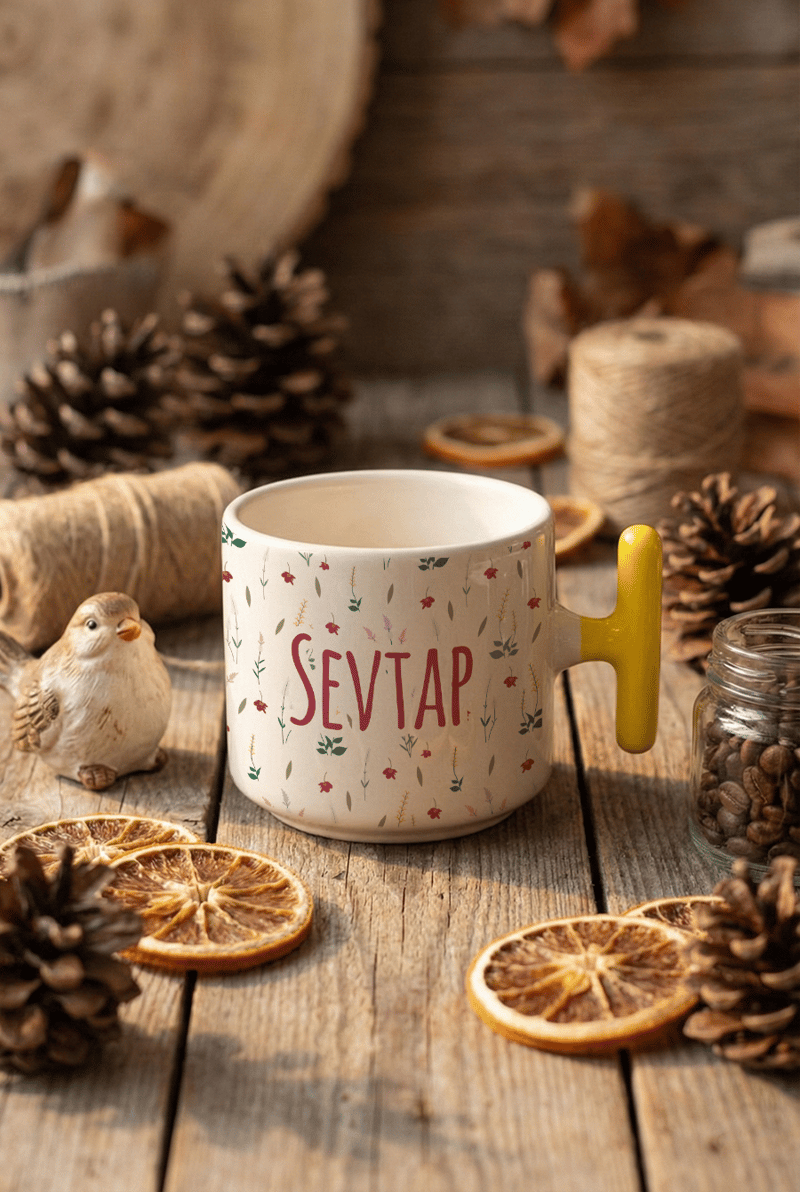 Çiçek Desenli Kişiye Özel T Kupa