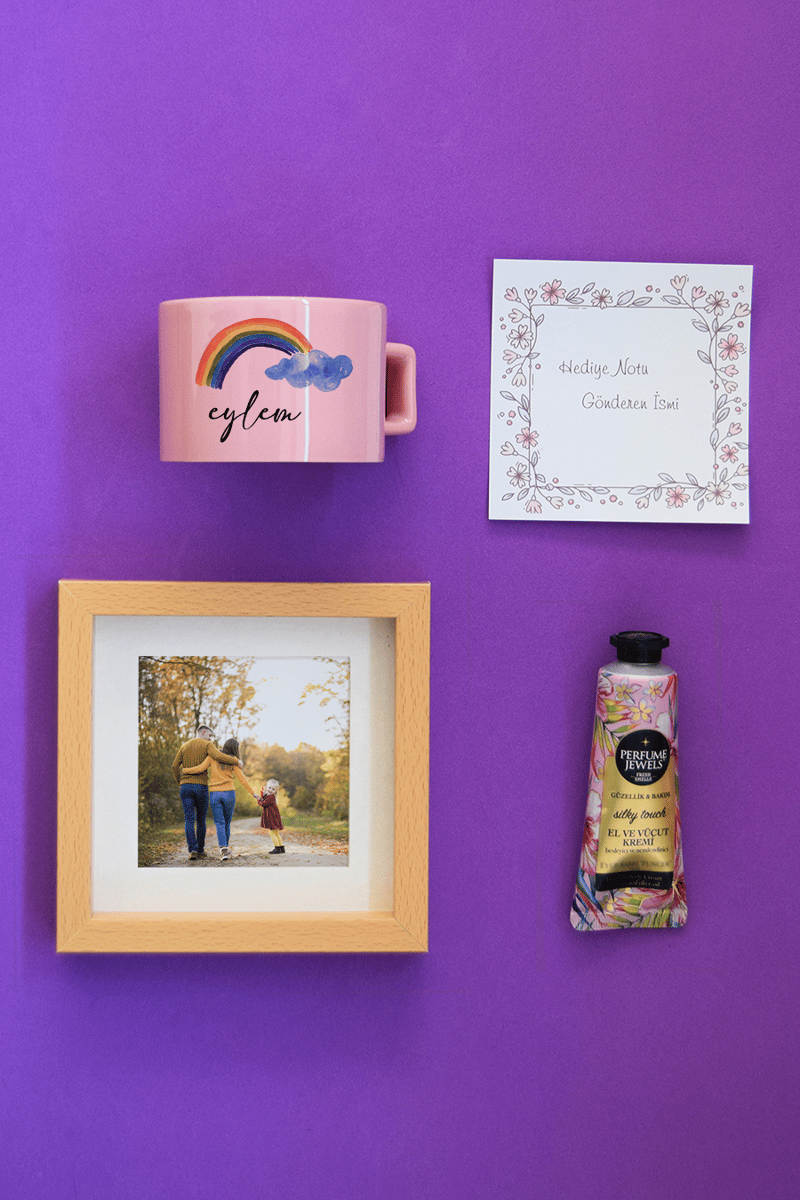 Gökkuşağı Hediye Kutusu - Kişiye Özel Lüks Pastel Fincan, El Kremi, Ahşap Fotoğraf Çerçevesi